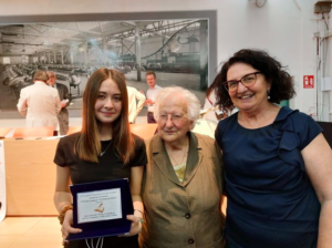 Sabrina Maranghi, vincitrice del premio per la migliore traduzione dal latino con la DS Mariagrazia Ciambellotti